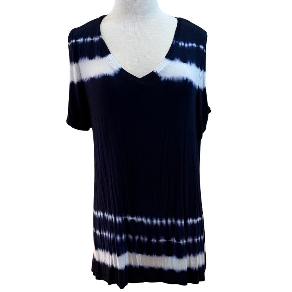 Lane Bryant Black and White V-Neck Short Sleeve Top